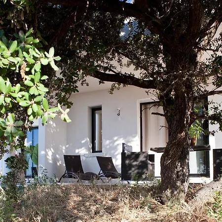 莱斯瑞思谭科斯旅馆 3*